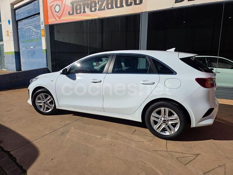Usado Kia Ceed 136 CV (100 kW) 2021 Blanco Utilitario