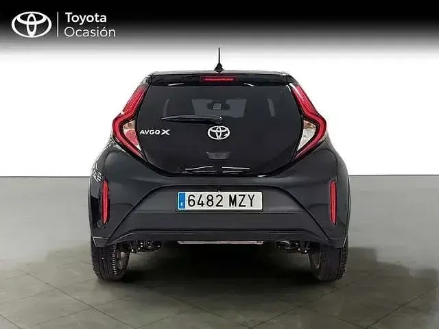 Usado Toyota Aygo X Play 72 CV (52 kW) 2025 Negro SUV