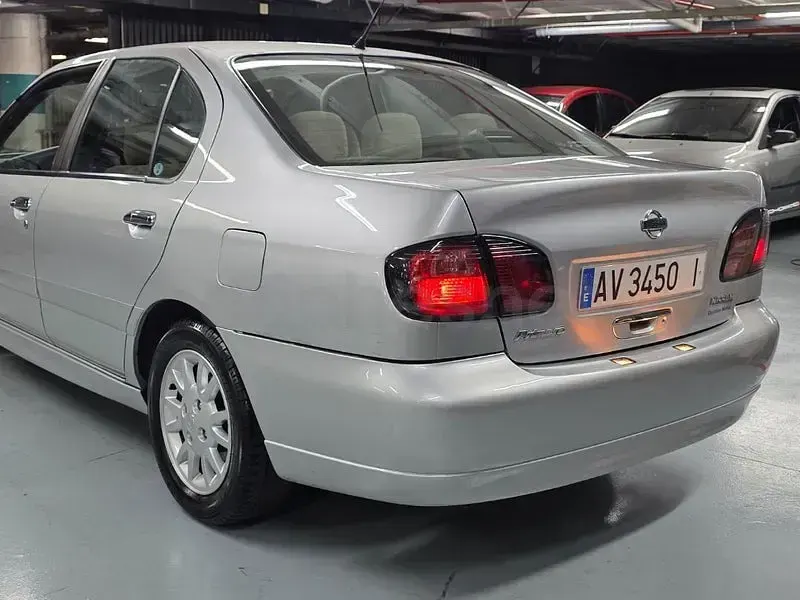 Usado Nissan Primera 140 CV (102 kW) 1999 Gris / plata Familiar