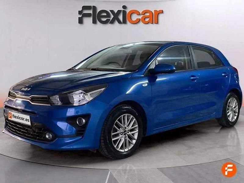 Usado Kia Rio 84 CV (61 kW) 2022 Azul Utilitario