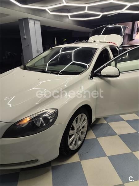Blanco Usado 2013 Volvo V40 Summum Familiar | 4950 € - Imagen 1/4