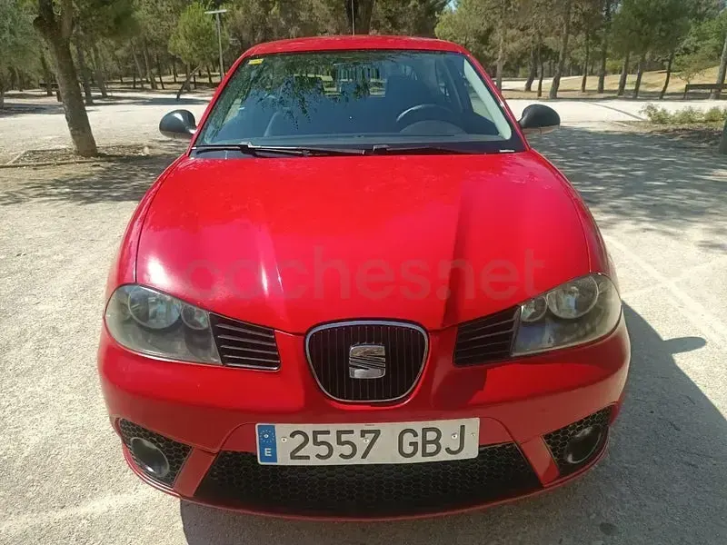Usado Seat Ibiza Reference 80 CV (58 kW) 2008 Rojo Berlina
