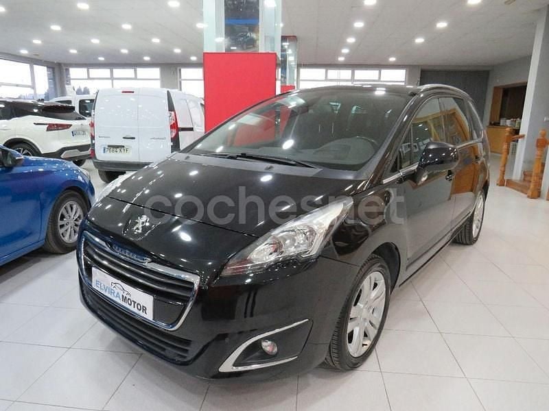 Usado Peugeot 5008 Allure 120 CV (88 kW) 2015 Negro Monovolumen