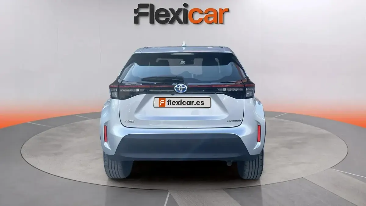 Usado Toyota Yaris Active 116 CV (85 kW) 2024 Gris Utilitario