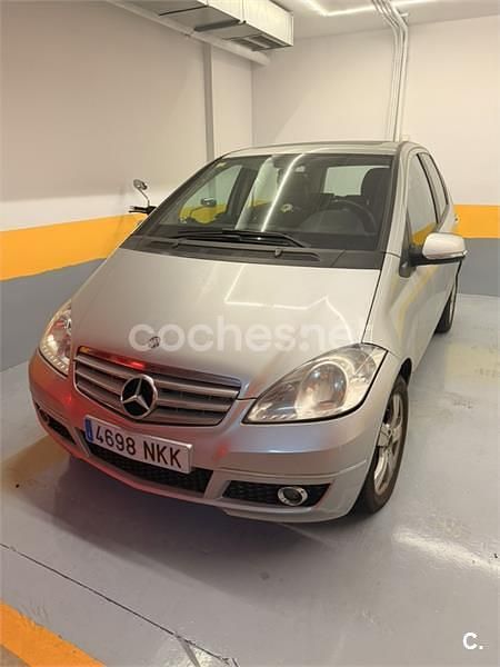 Usado Mercedes A180 Avantgarde 109 CV (80 kW) 2009 Gris / plata Monovolumen
