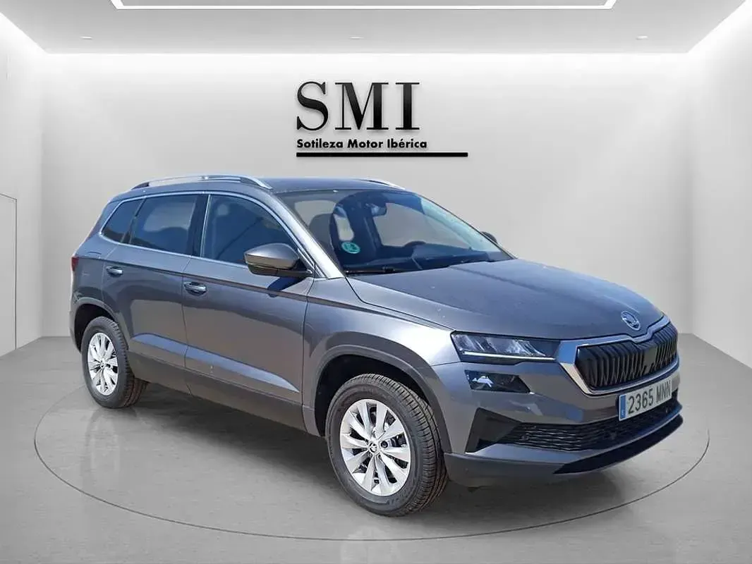Usado Skoda Karoq Selection 150 CV (110 kW) 2024 Gris SUV