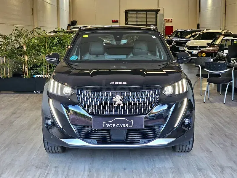 Usado Peugeot 2008 GT-line 130 CV (95 kW) 2020 Negro SUV