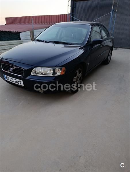 Usado Volvo S60 Momentum 163 CV (119 kW) 2004 Azul Berlina