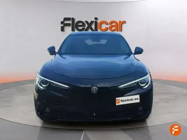 Usado Alfa Romeo Stelvio Sprint 190 CV (139 kW) 2021 Negro SUV