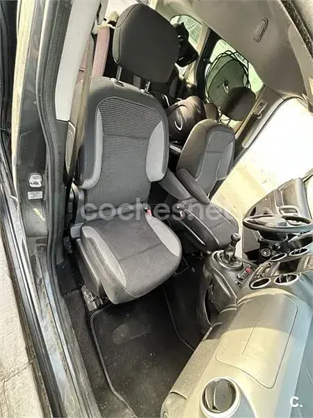 Usado Peugeot Partner Tepee Access 100 CV (73 kW) 2016 Negro Monovolumen
