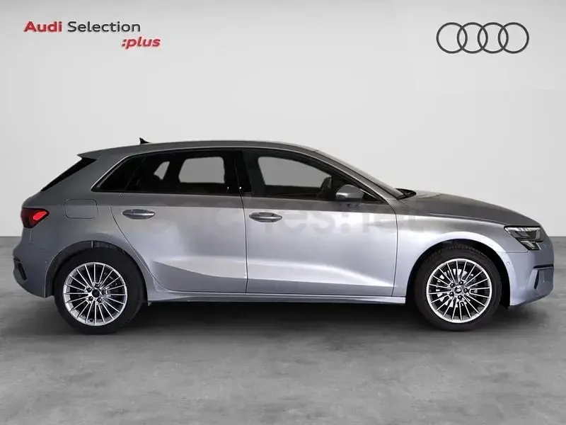 Usado Audi A3 Advanced Plus 110 CV (80 kW) 2023 Gris / plata Berlina