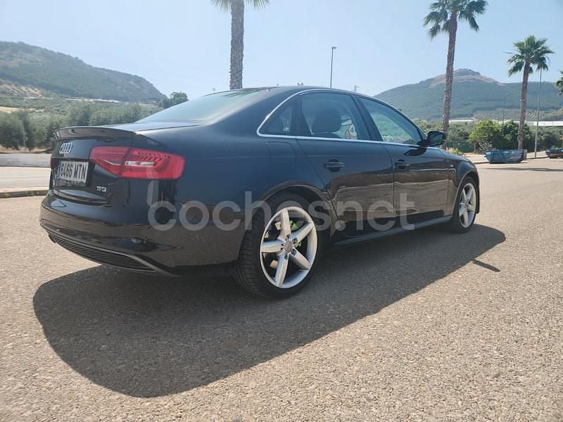 Usado Audi A4 120 CV (88 kW) 2013 Negro Berlina