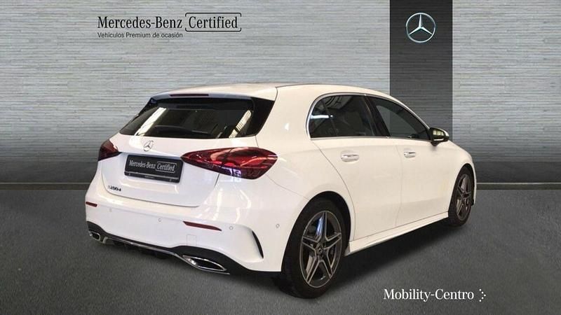 Usado Mercedes A200 AMG line 150 CV (110 kW) 2023 Blanco polar  pintura unicolor Berlina