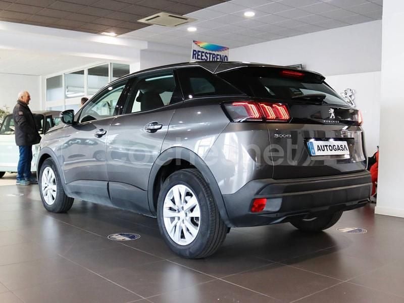 Usado Peugeot 3008 Allure 130 CV (95 kW) 2021 Gris / plata SUV