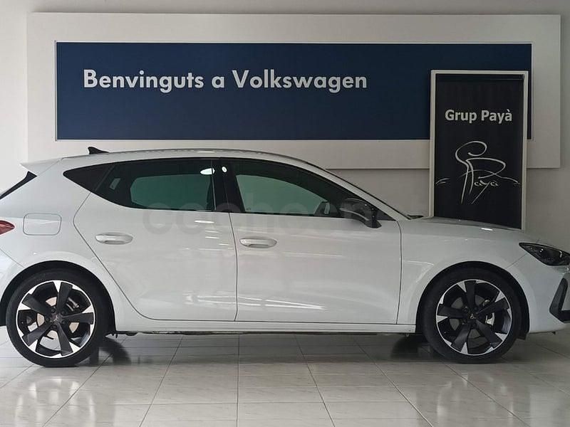 Usado Cupra Leon 150 CV (110 kW) 2024 Blanco Berlina