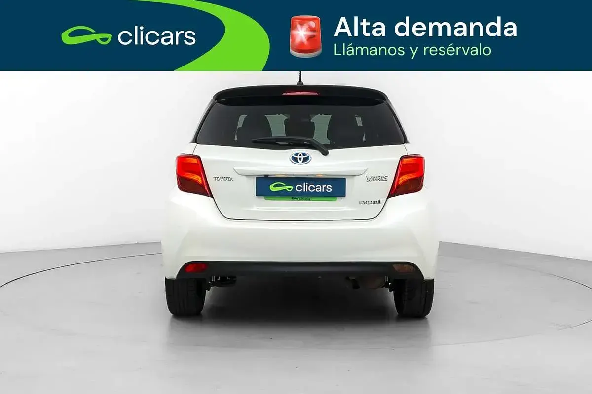 Usado Toyota Yaris Hybrid 75 CV (55 kW) 2016 Blanco Berlina
