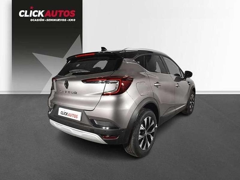 Usado Renault Captur Techno 90 CV (66 kW) 2024 Gris SUV