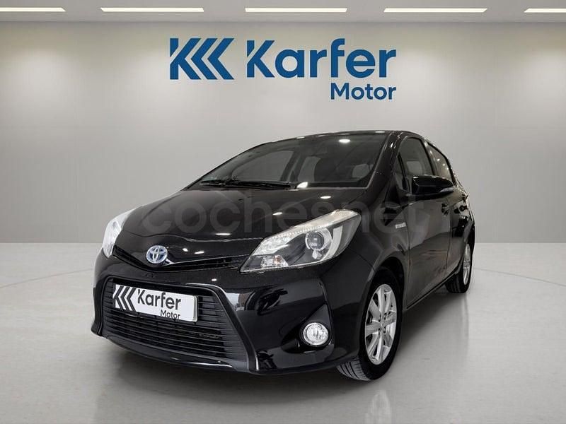 Usado Toyota Yaris Hybrid Active 100 CV (73 kW) 2012 Negro Berlina