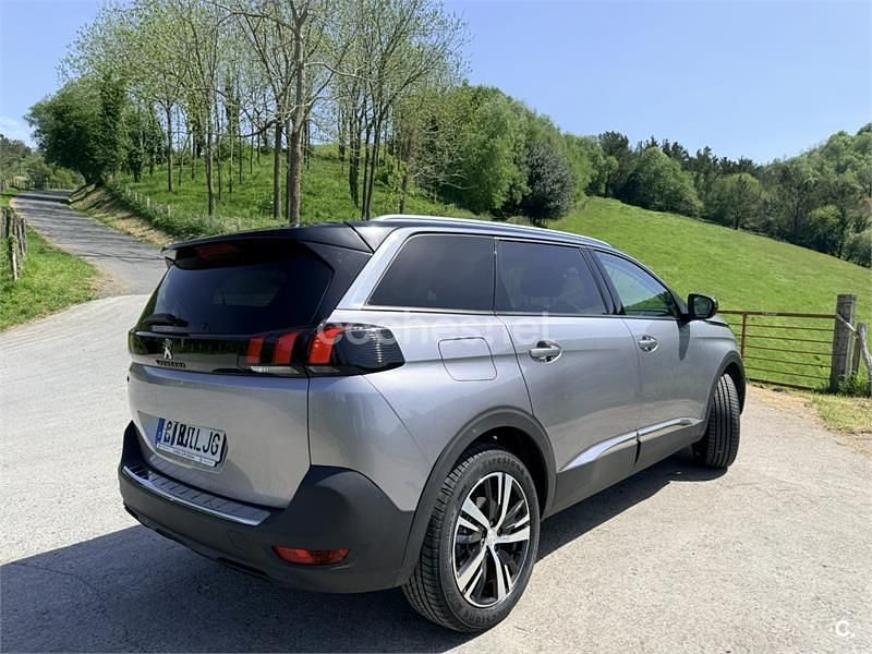 Usado Peugeot 5008 Allure 130 CV (95 kW) 2020 Gris / plata SUV