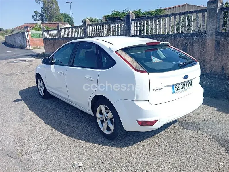 Usado Ford Focus Titanium 109 CV (80 kW) 2009 Blanco Berlina