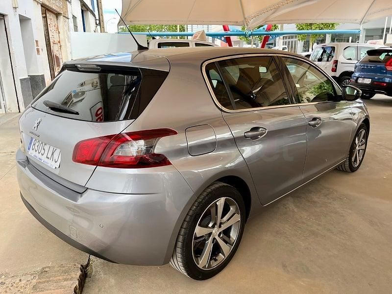Usado Peugeot 308 Allure 130 CV (95 kW) 2020 Gris / plata Berlina