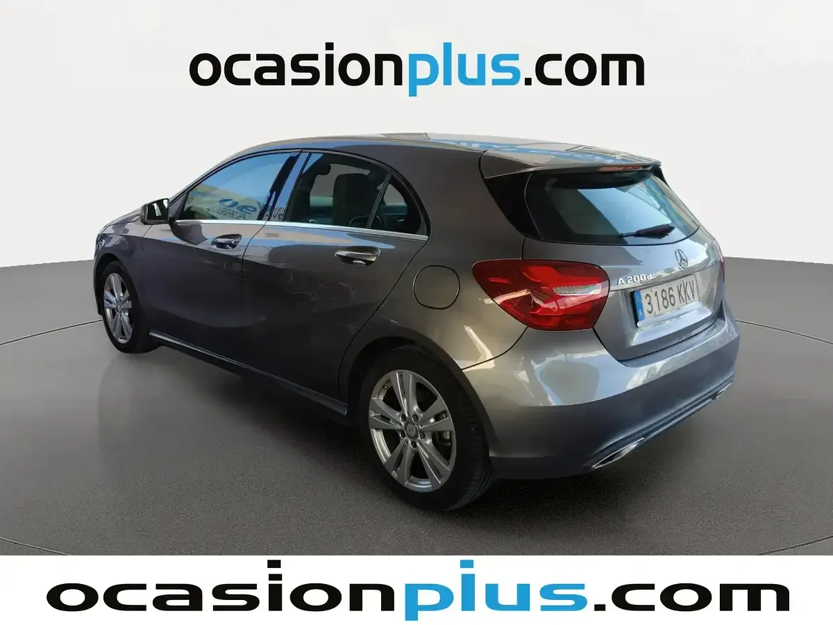Käytetty Mercedes A200 136 HP (100 kW) 2018 Harmaa Sedan