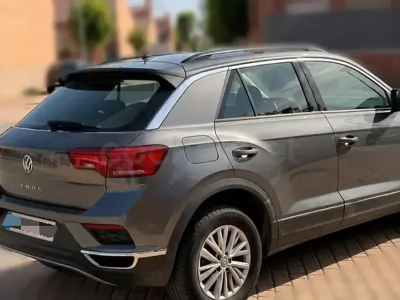 Usado VW T-Roc Advance 150 CV (110 kW) 2018 Gris / plata SUV