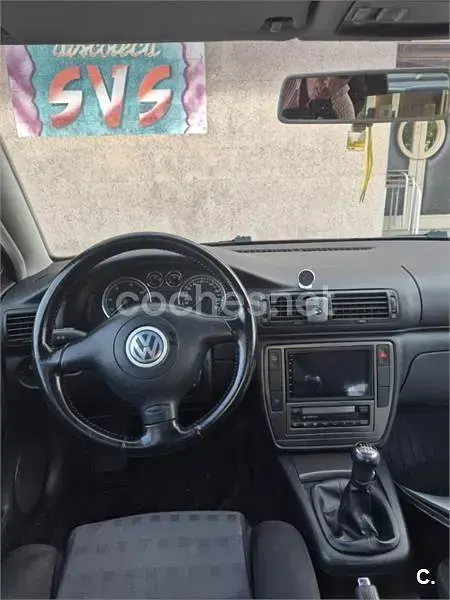 Usado VW Passat Highline 130 CV (95 kW) 2003 Gris / plata Berlina