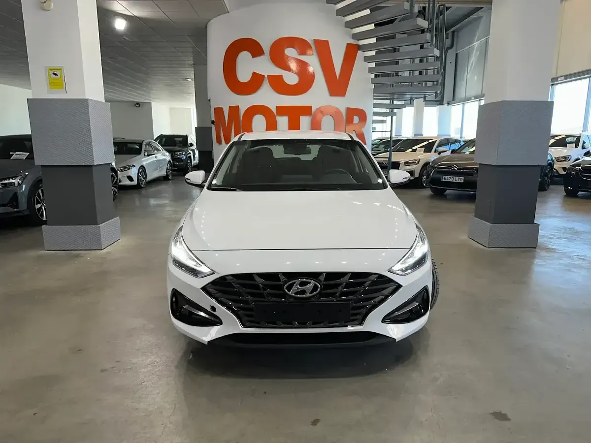 Usado Hyundai i30 120 CV (88 kW) 2024 Blanco Utilitario