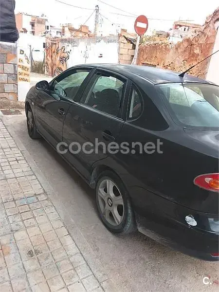 Usado Seat Cordoba 100 CV (73 kW) 2002 Negro Familiar