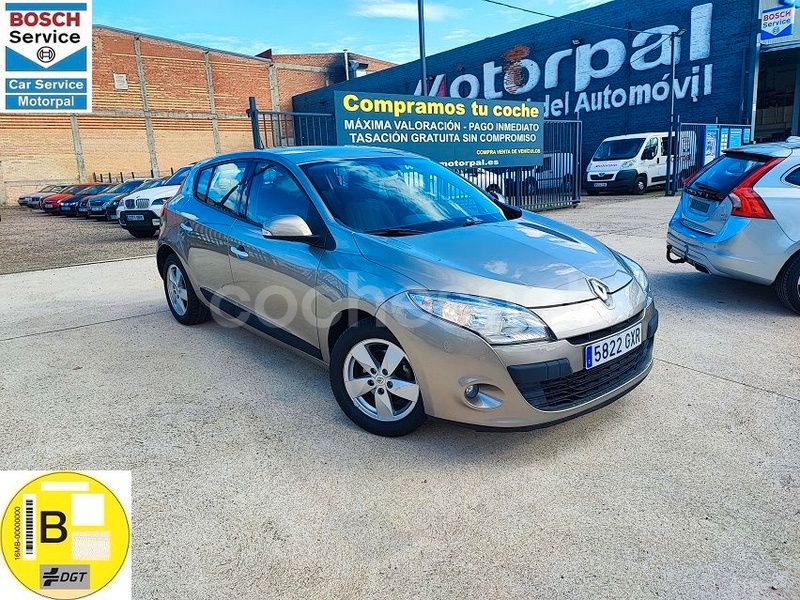 Beige Usado 2010 Renault Mégane III Dynamique Berlina | 6950 € (Precio justo) - Imagen 1/4