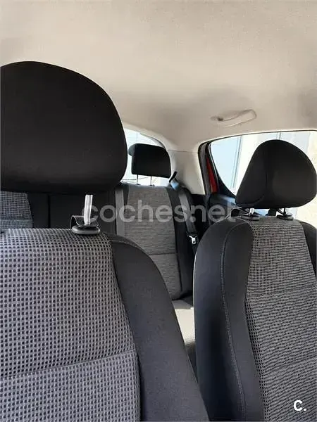 Usado Peugeot 207 70 CV (51 kW) 2009 Rojo Berlina