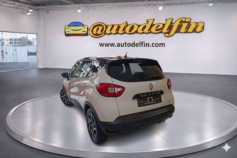 Usado Renault Captur Intens 90 CV (66 kW) 2014 Beige SUV