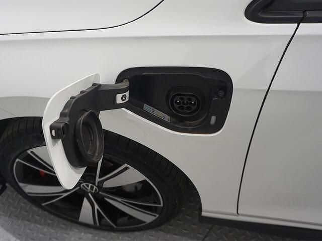 Usado VW Golf VIII GTE 245 CV (180 kW) 2023 Blanco Berlina