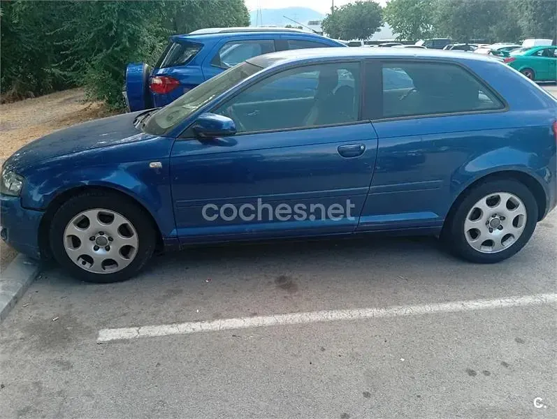 Usado Audi A3 Ambiente 102 CV (75 kW) 2003 Azul Utilitario
