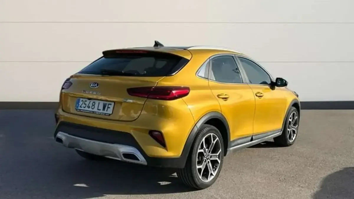 Usado Kia XCeed 143 CV (105 kW) 2022 Amarillo SUV
