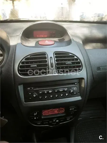 Usado Peugeot 206 110 CV (80 kW) 2003 Amarillo Familiar