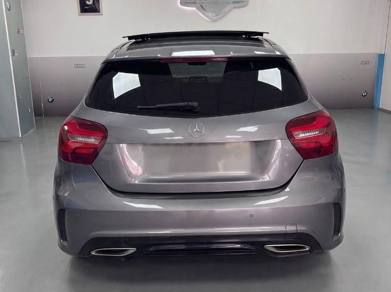 Usado Mercedes A200 AMG line 136 CV (100 kW) 2016 Gris / plata Berlina