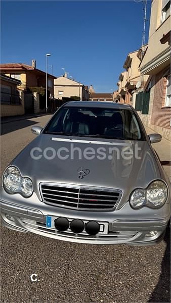 Usado Mercedes C220 Elegance 143 CV (105 kW) 2005 Gris / plata Berlina