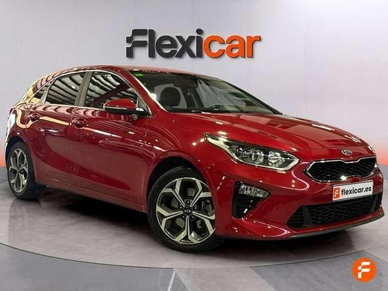 Begagnad Kia Ceed 120 HK (88 kW) 2019 Röd Halvkombi