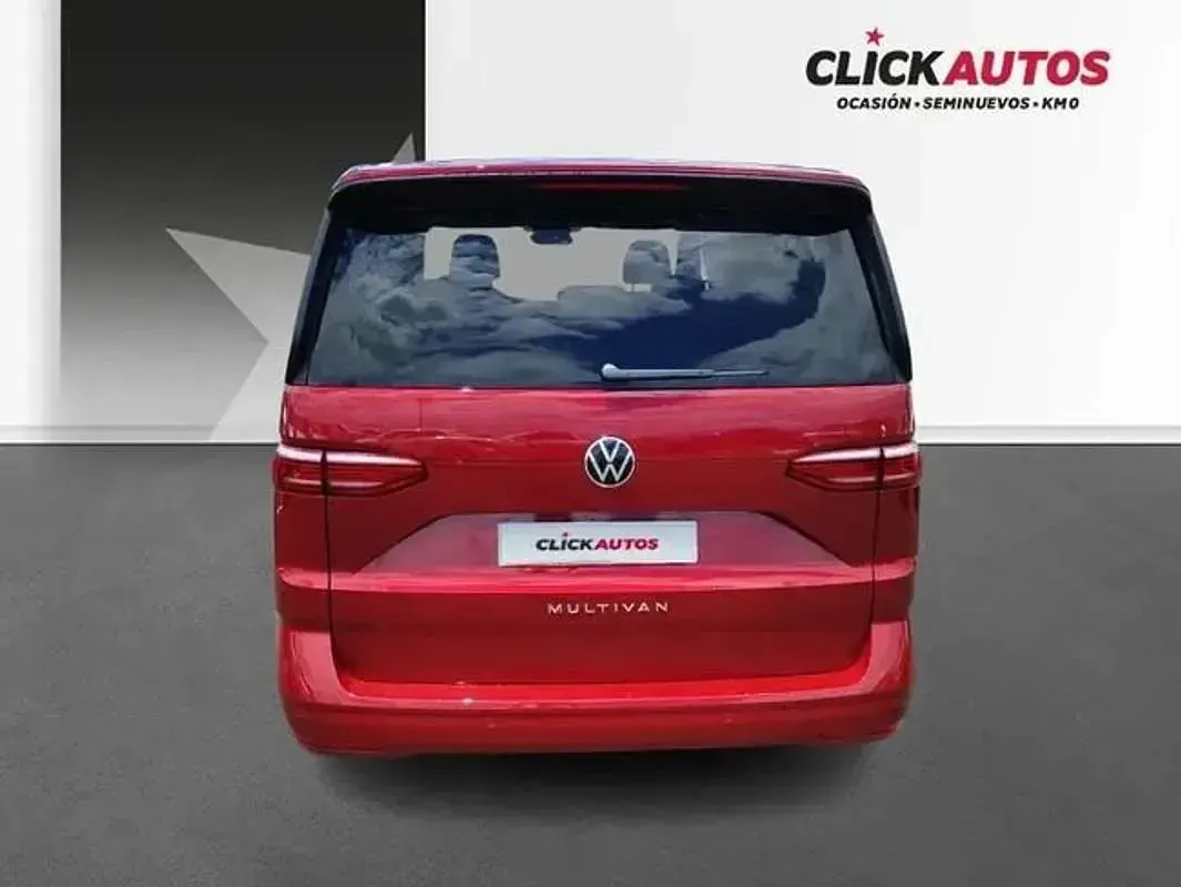 Usado VW Multivan 150 CV (110 kW) 2024 Rojo Monovolumen