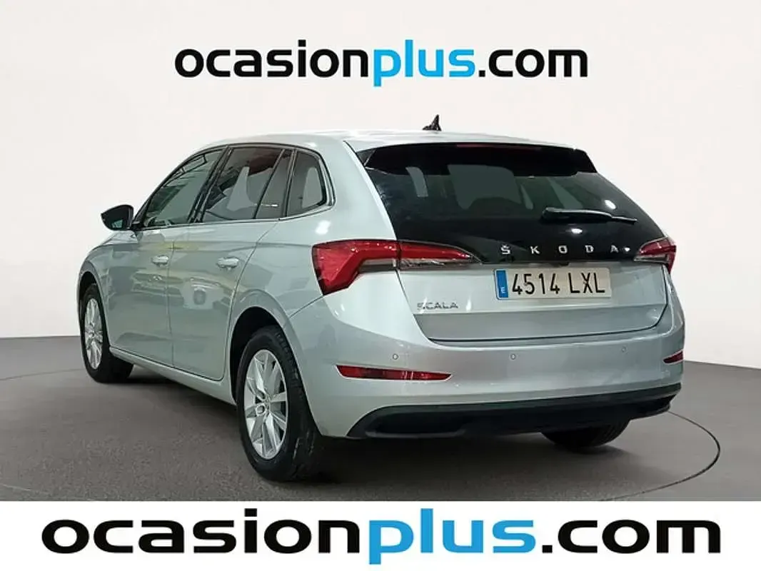 Usado Skoda Scala 150 CV (110 kW) 2022 Plateado Utilitario