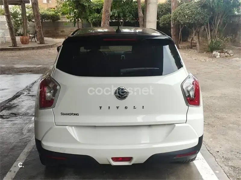 Usado SsangYong Tivoli Limited 128 CV (94 kW) 2016 Blanco SUV