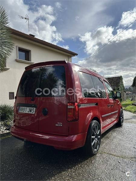 Usado VW Caddy Beach 102 CV (75 kW) 2016 Rojo Monovolumen