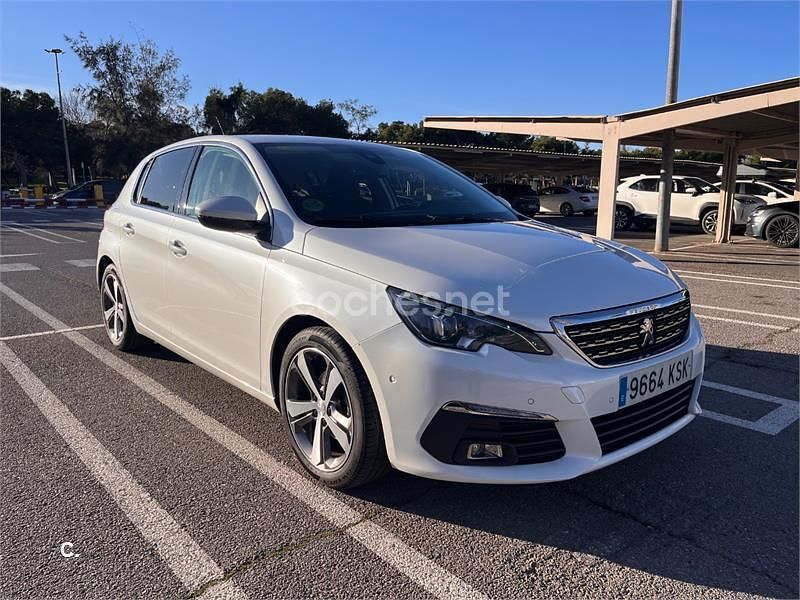 Usado Peugeot 308 130 CV (95 kW) 2019 Blanco Berlina