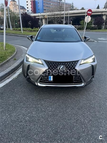 Usado Lexus UX Business Edition 184 CV (135 kW) 2023 Gris / plata SUV