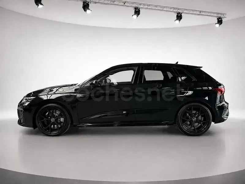Usado Audi RS3 Ambiente 400 CV (294 kW) 2022 Negro Berlina