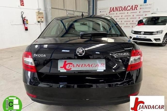 Usado Skoda Octavia Ambition 150 CV (110 kW) 2020 Negro Familiar