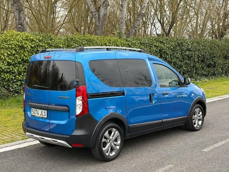 Usado Dacia Dokker Stepway 90 CV (66 kW) 2016 Azul Monovolumen
