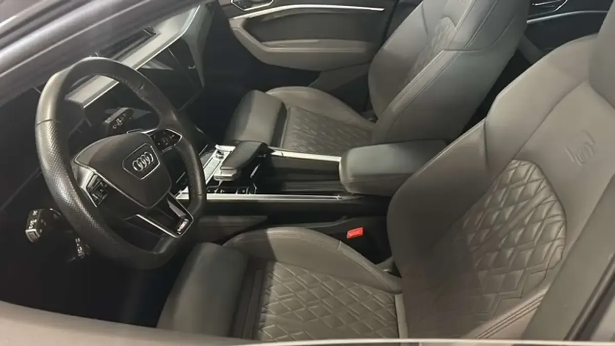 Usado Audi Q8 e-tron S-Line 300 kW (408 CV) 2023 Azul SUV